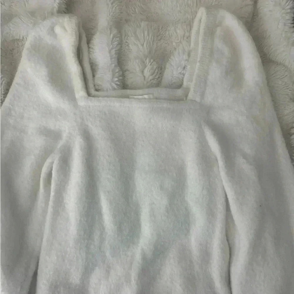 H&M White fuzzy off the shoulder dressy top - Picture 1 of 3